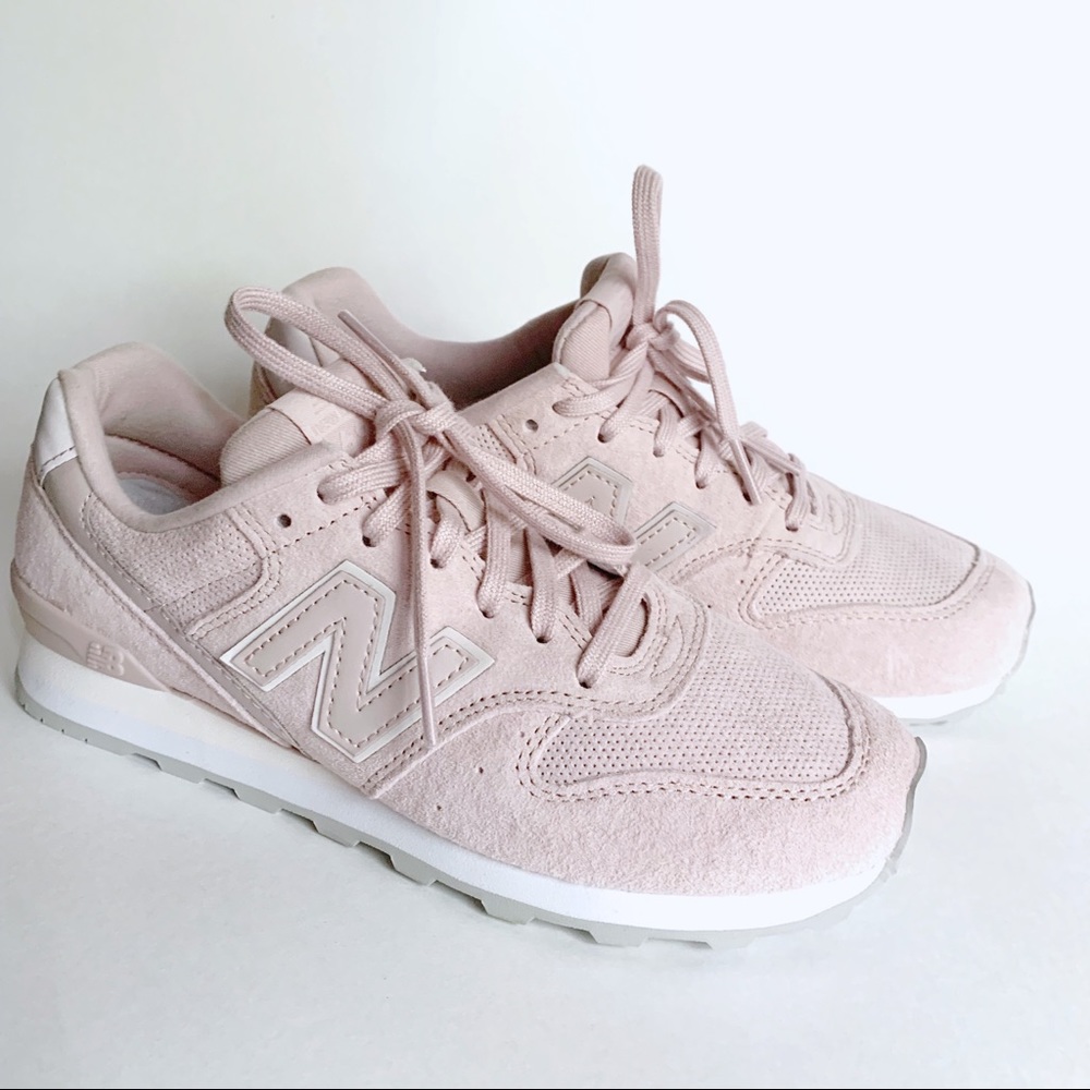 Women’s New Balance 696 pink suede shoes US size 7